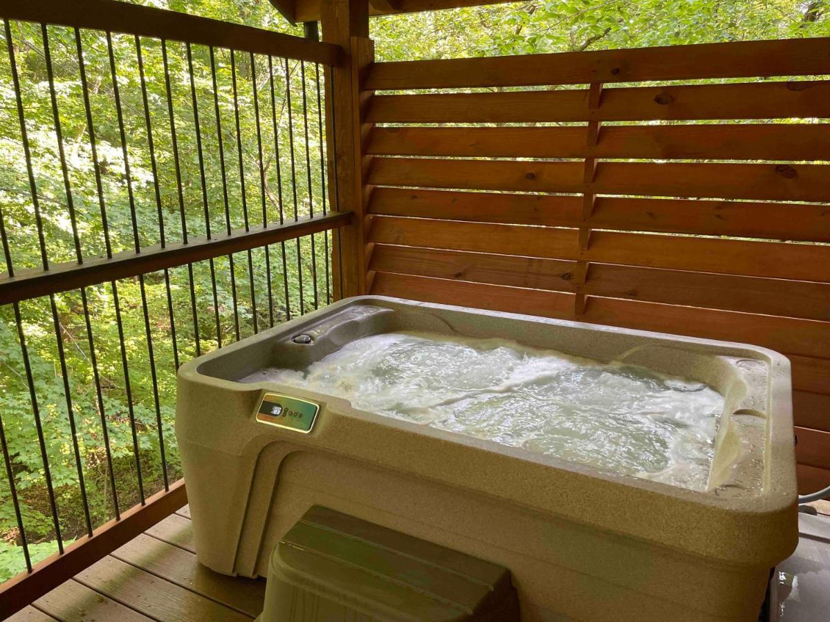 Cricket Hill Treehouse B By Amish Country Lodging Millersburg Exterior foto